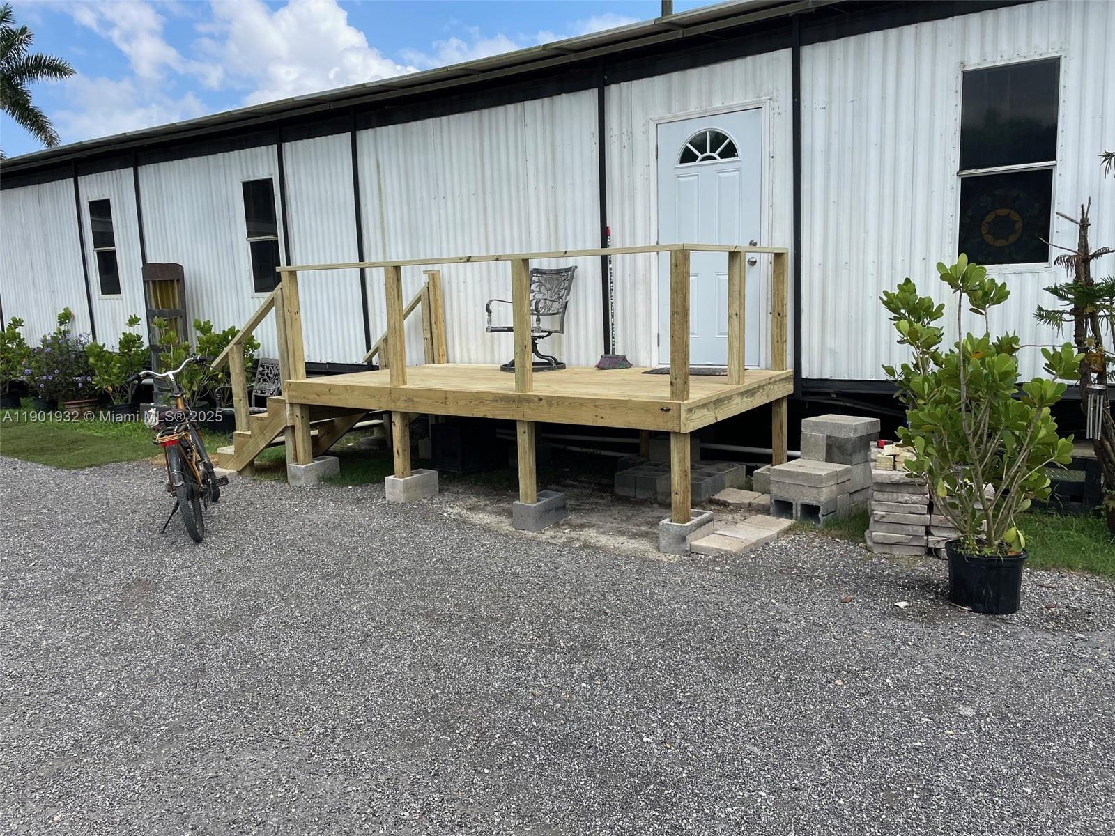 See details   /   sq. ft. $ 2025-10-24 0 Photo