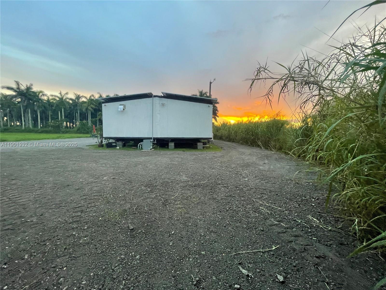 See details   /   sq. ft. $ 2025-10-24 0 Photo