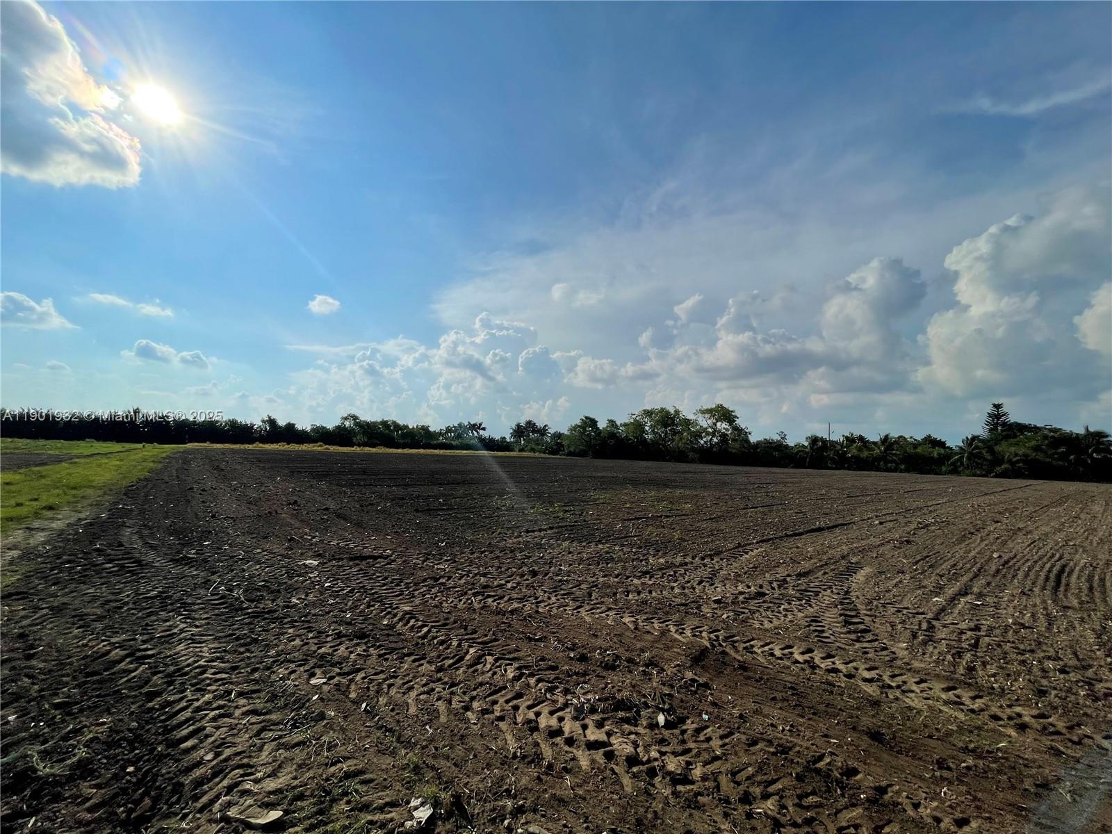 See details   /   sq. ft. $ 2025-10-24 0 Photo