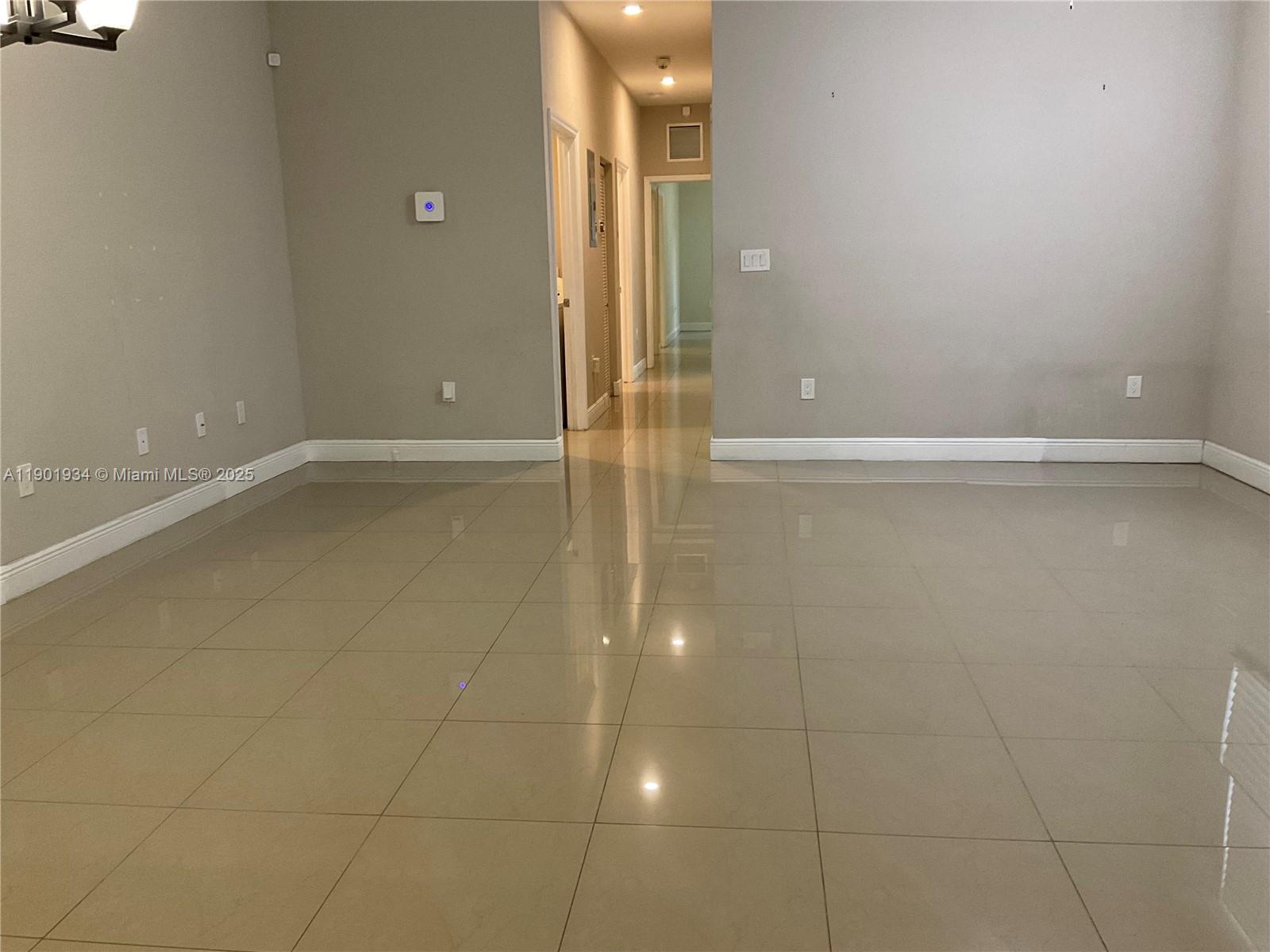 Ver detalles   /  2840 sq. ft. $ 2025-10-24 0 foto