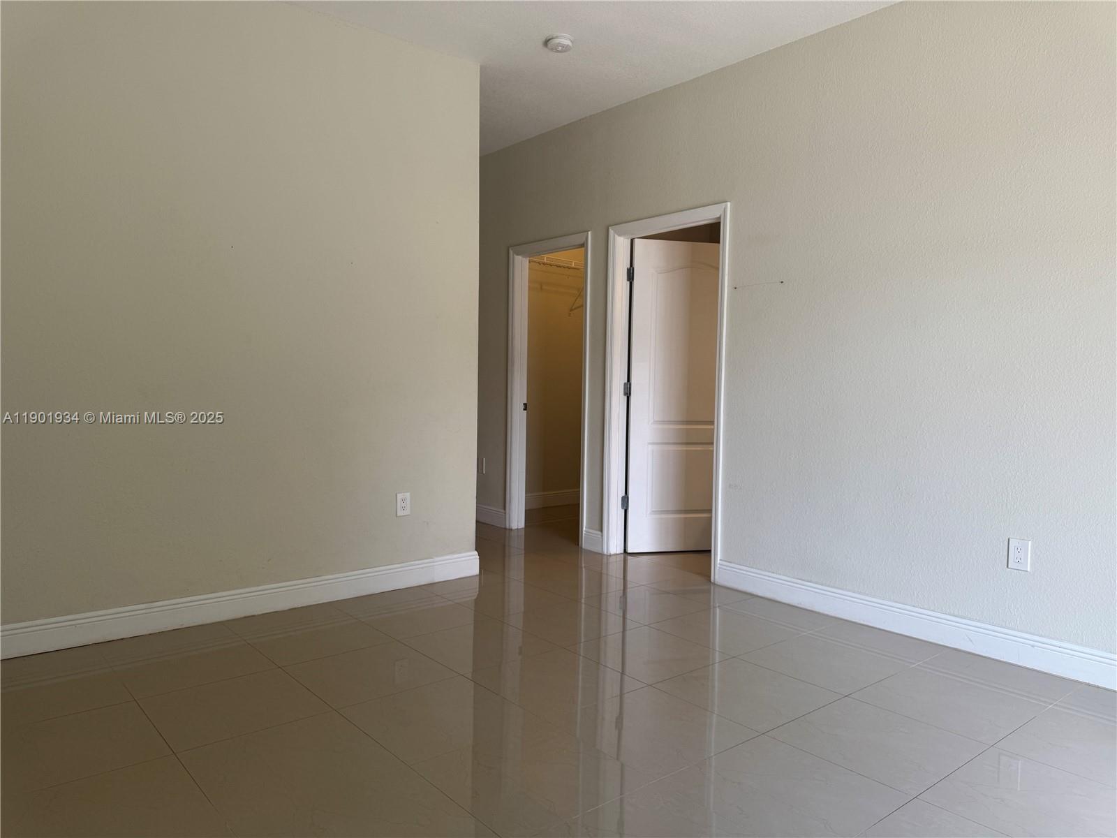 Ver detalles   /  2840 sq. ft. $ 2025-10-24 0 foto