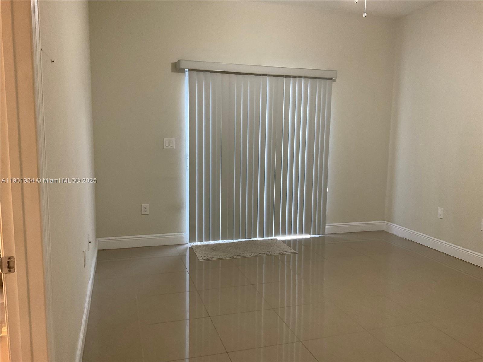 Ver detalles   /  2840 sq. ft. $ 2025-10-24 0 foto