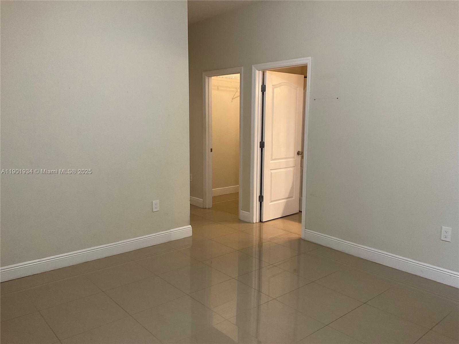 Ver detalles   /  2840 sq. ft. $ 2025-10-24 0 foto