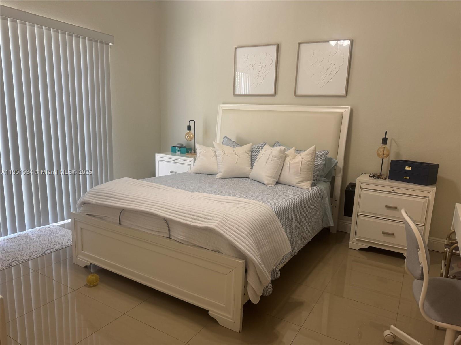 Ver detalles   /  2840 sq. ft. $ 2025-10-24 0 foto