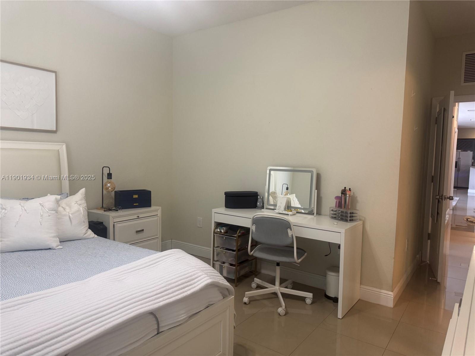 Ver detalles   /  2840 sq. ft. $ 2025-10-24 0 foto