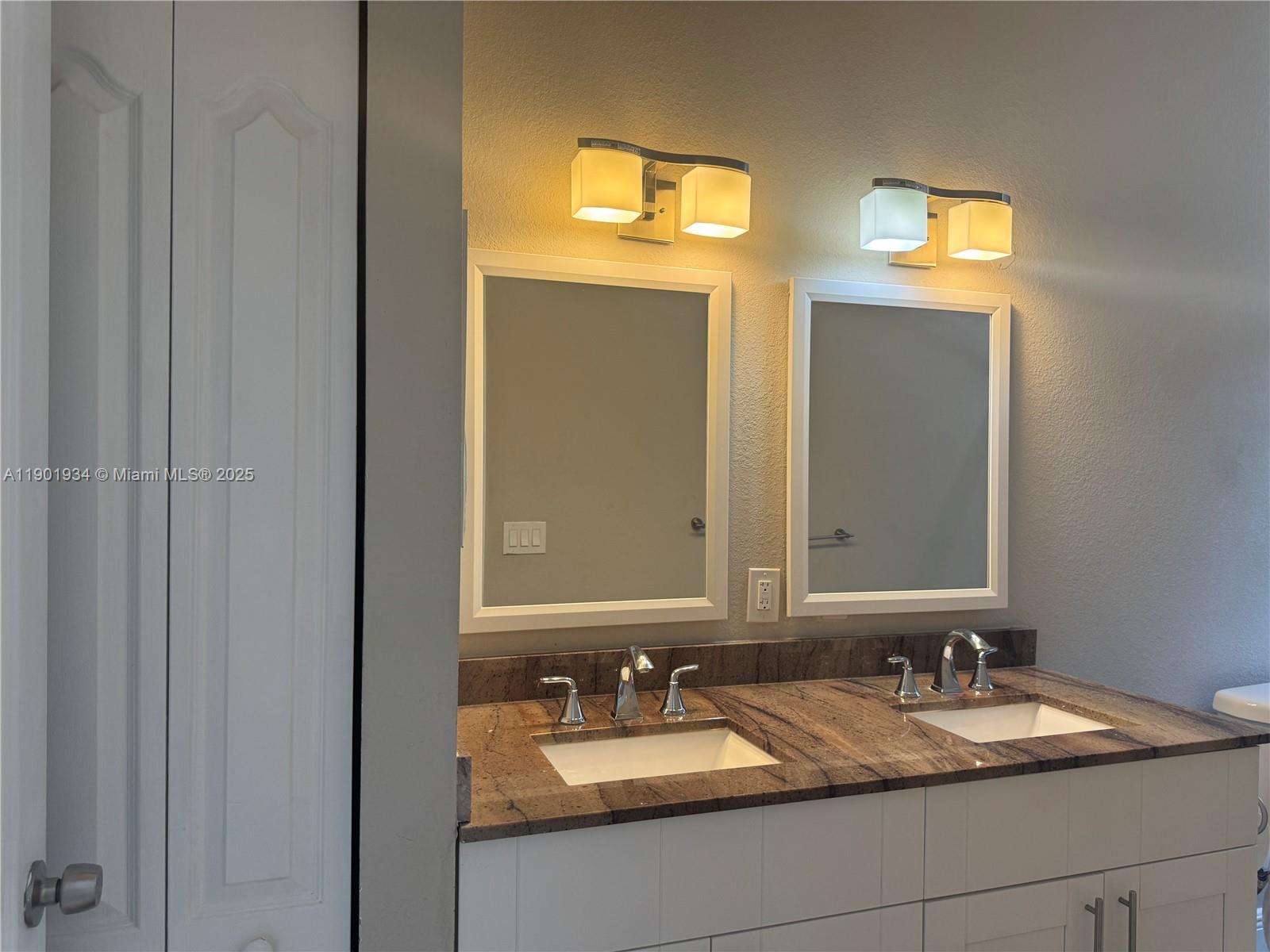 Ver detalles   /  2840 sq. ft. $ 2025-10-24 0 foto