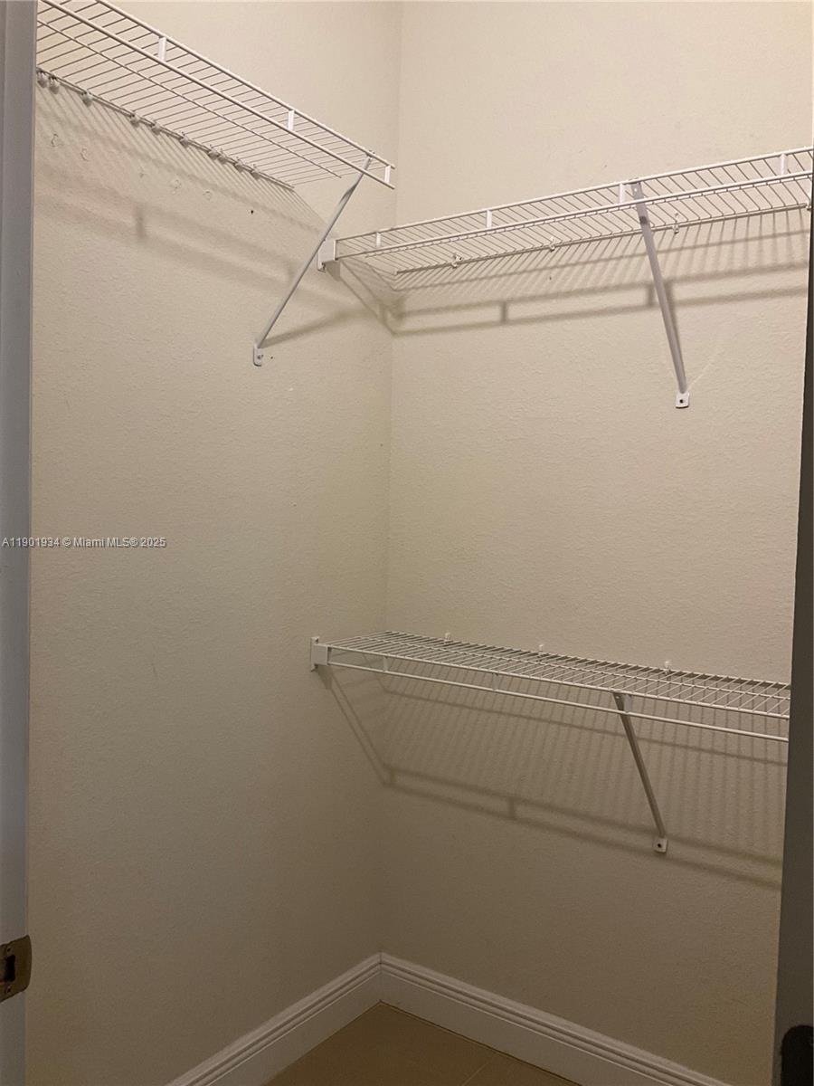 Ver detalles   /  2840 sq. ft. $ 2025-10-24 0 foto