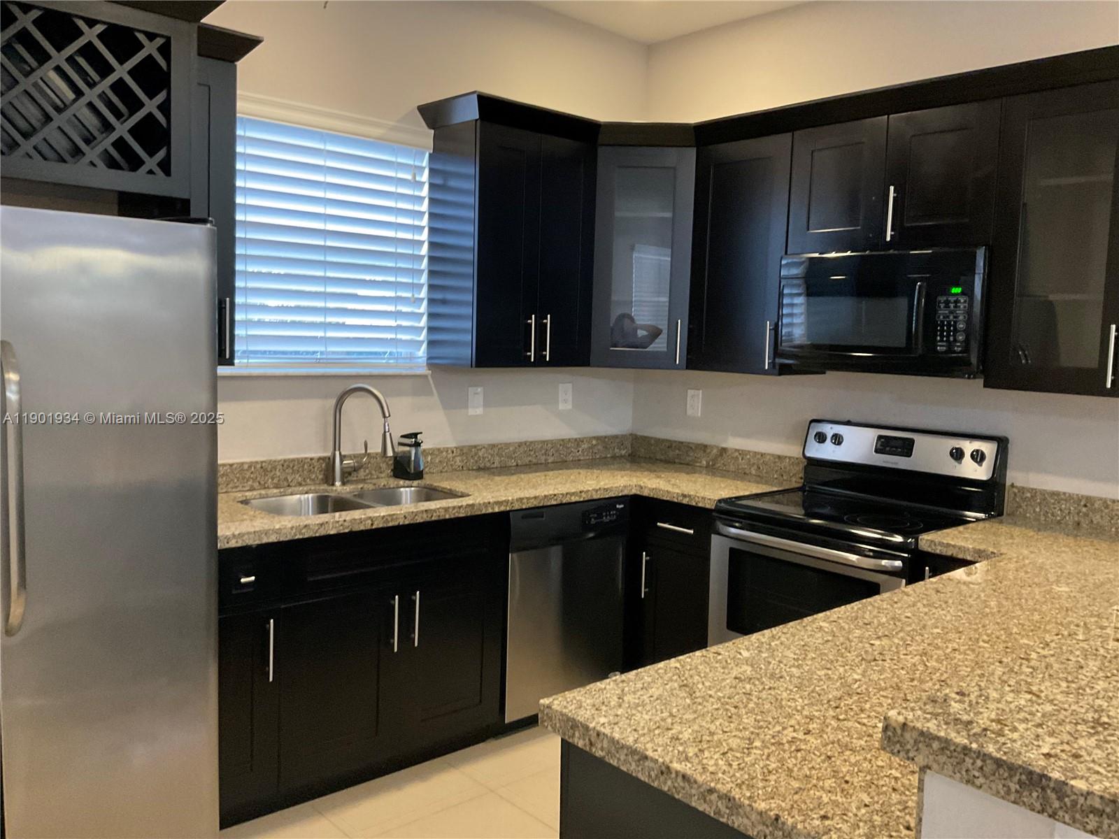 Ver detalles   /  2840 sq. ft. $ 2025-10-24 0 foto