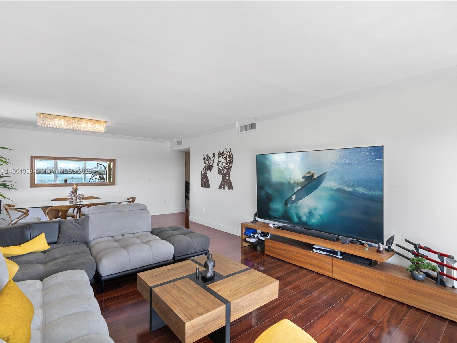 1722 2 / 2 1295 sq. ft. $ 2025-10-24 0 Photo