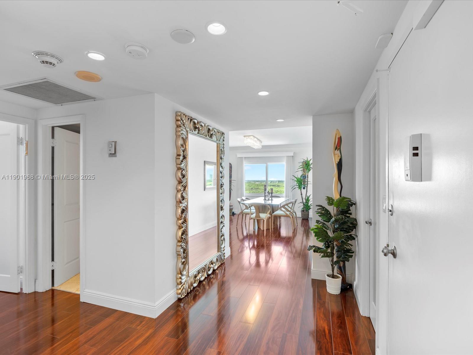 1722 2 / 2 1295 sq. ft. $ 2025-10-24 0 Photo