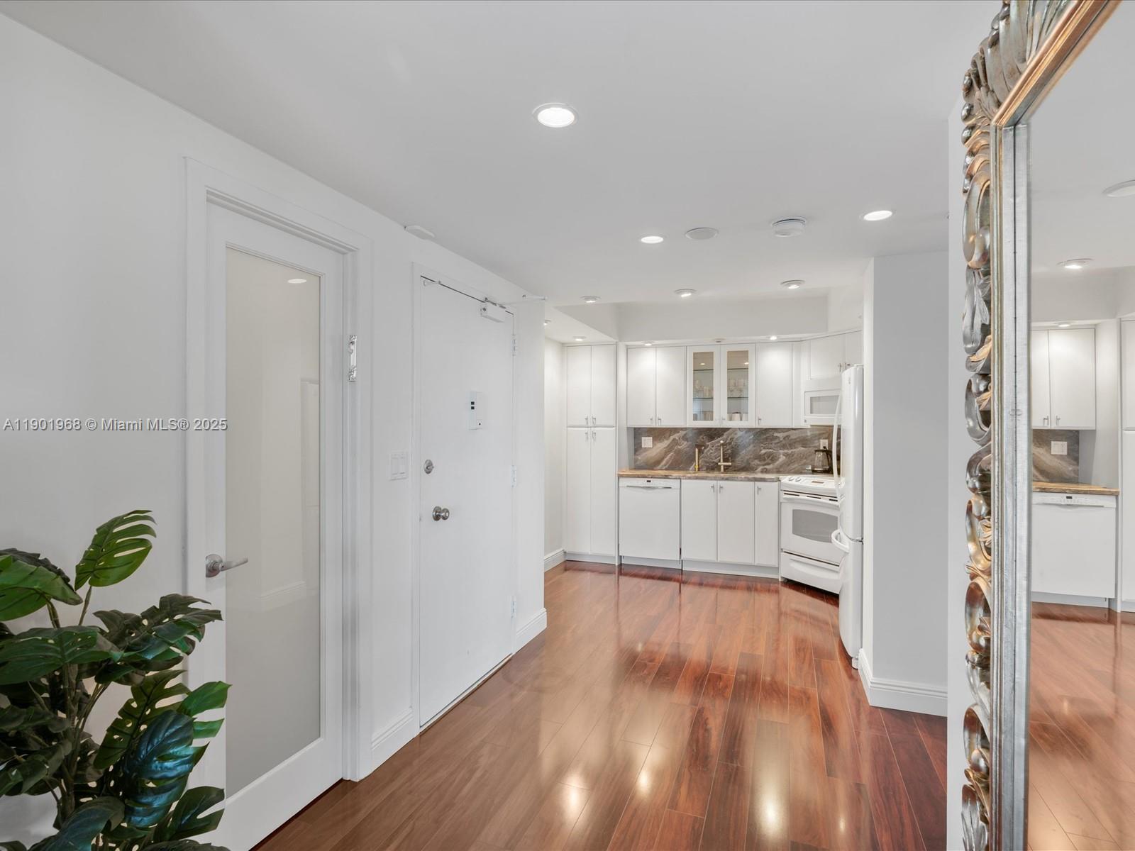 1722 2 / 2 1295 sq. ft. $ 2025-10-24 0 Photo