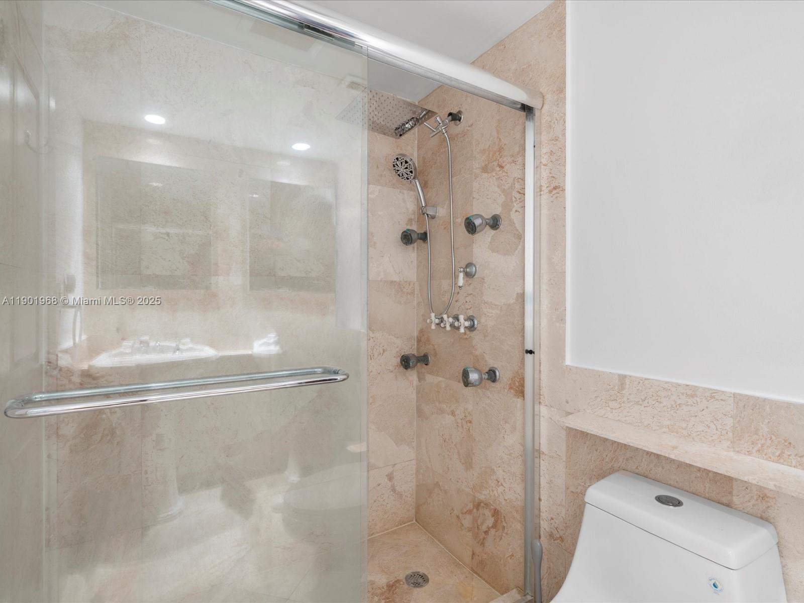 1722 2 / 2 1295 sq. ft. $ 2025-10-24 0 Photo