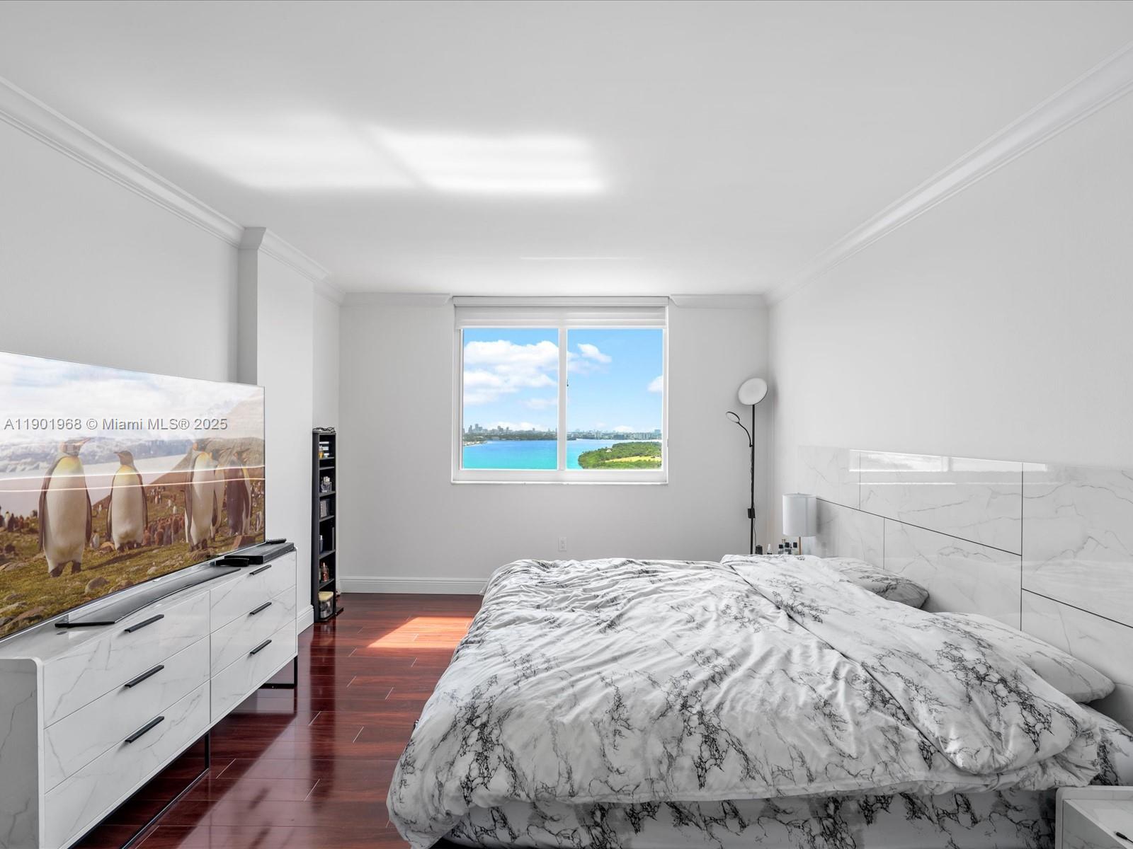 1722 2 / 2 1295 sq. ft. $ 2025-10-24 0 Photo