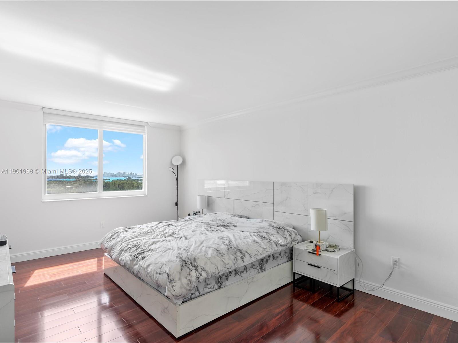 1722 2 / 2 1295 sq. ft. $ 2025-10-24 0 Photo