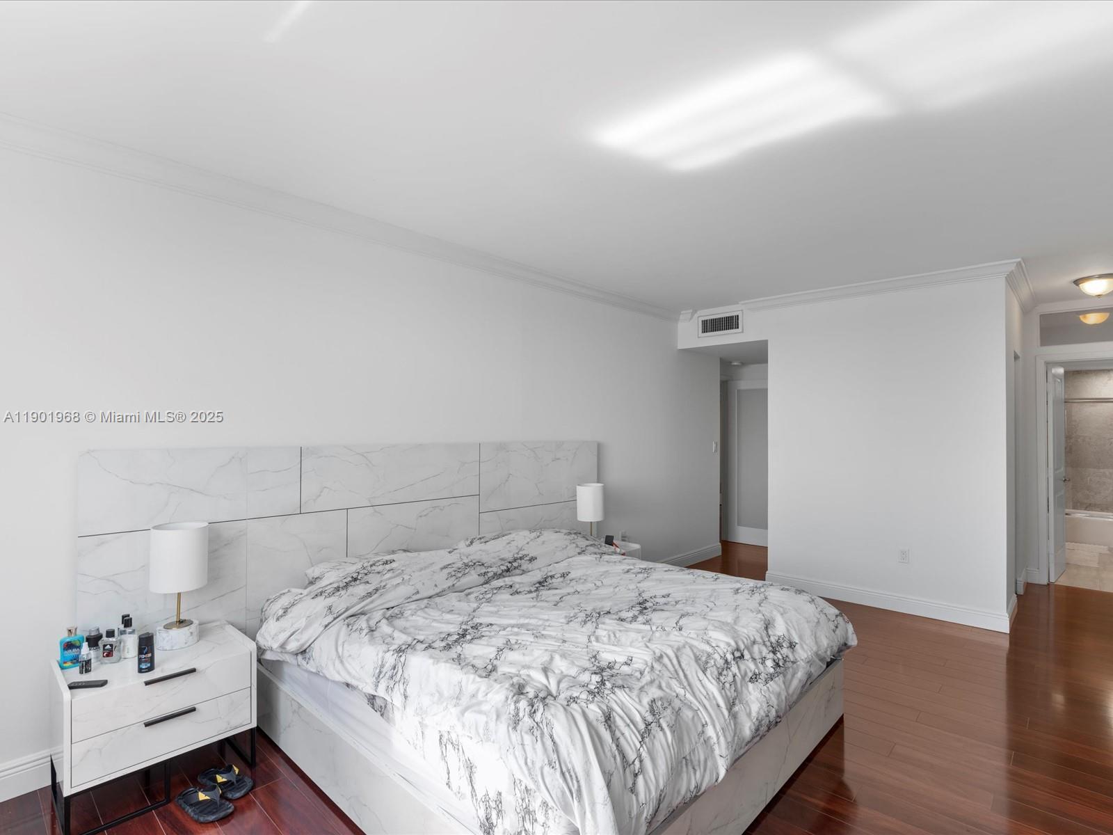 1722 2 / 2 1295 sq. ft. $ 2025-10-24 0 Photo