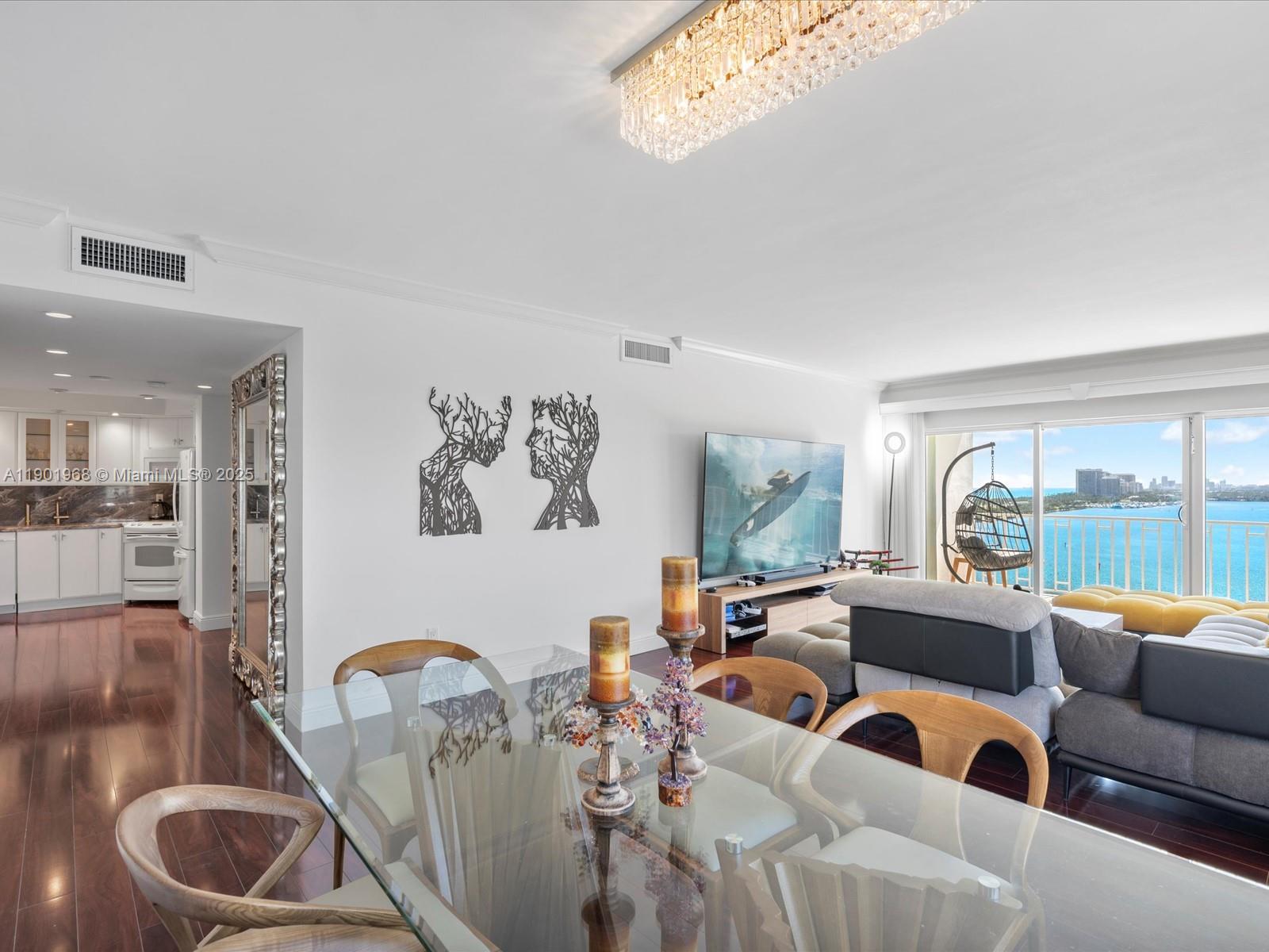 1722 2 / 2 1295 sq. ft. $ 2025-10-24 0 Photo