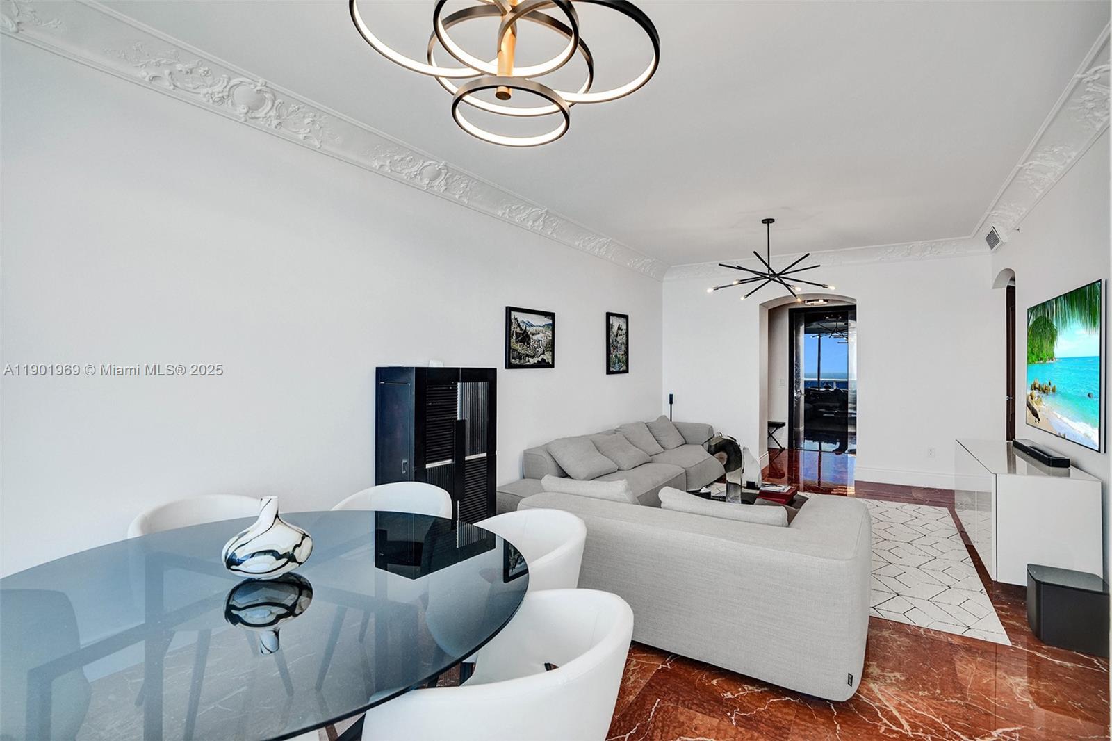 Ver detalles 3809 2 / 3 1722 sq. ft. $ 2025-10-24 0 foto