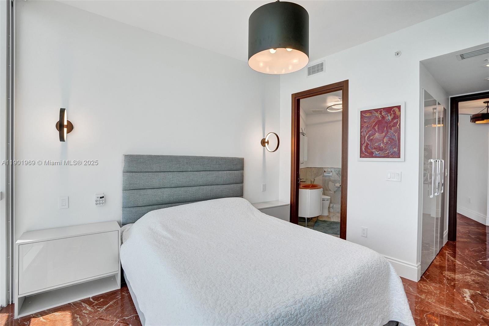 Ver detalles 3809 2 / 3 1722 sq. ft. $ 2025-10-24 0 foto