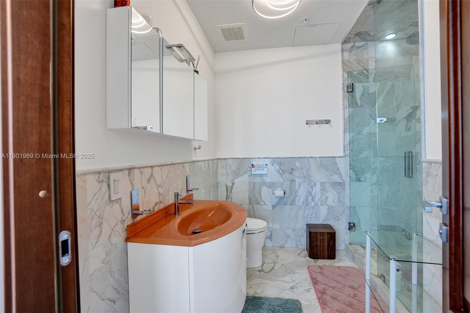 Ver detalles 3809 2 / 3 1722 sq. ft. $ 2025-10-24 0 foto