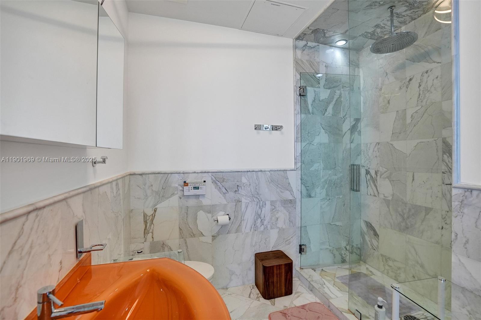 Ver detalles 3809 2 / 3 1722 sq. ft. $ 2025-10-24 0 foto