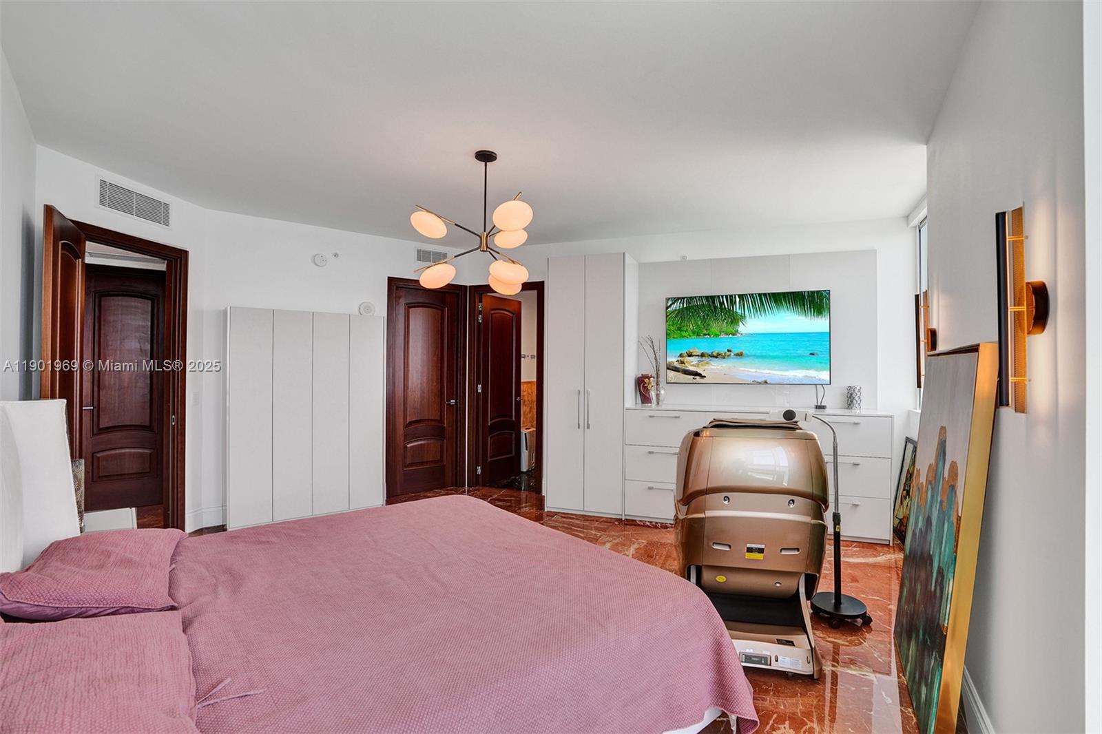 Ver detalles 3809 2 / 3 1722 sq. ft. $ 2025-10-24 0 foto