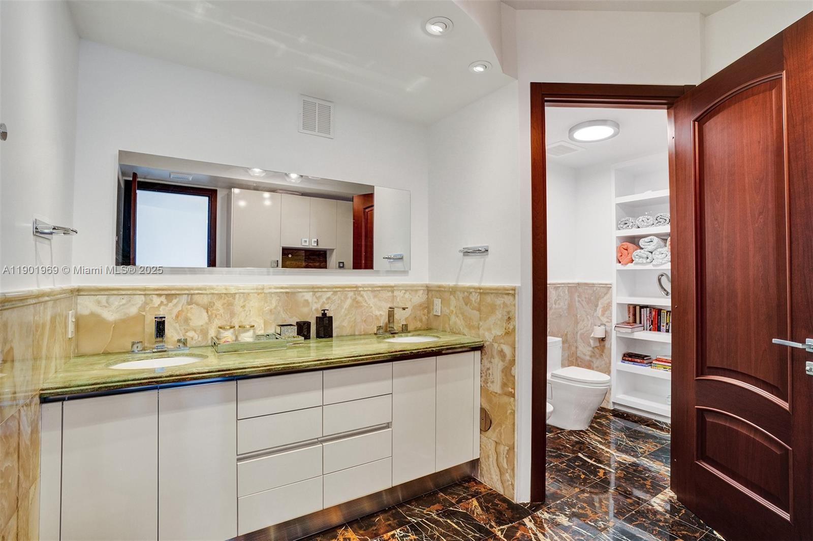 Ver detalles 3809 2 / 3 1722 sq. ft. $ 2025-10-24 0 foto