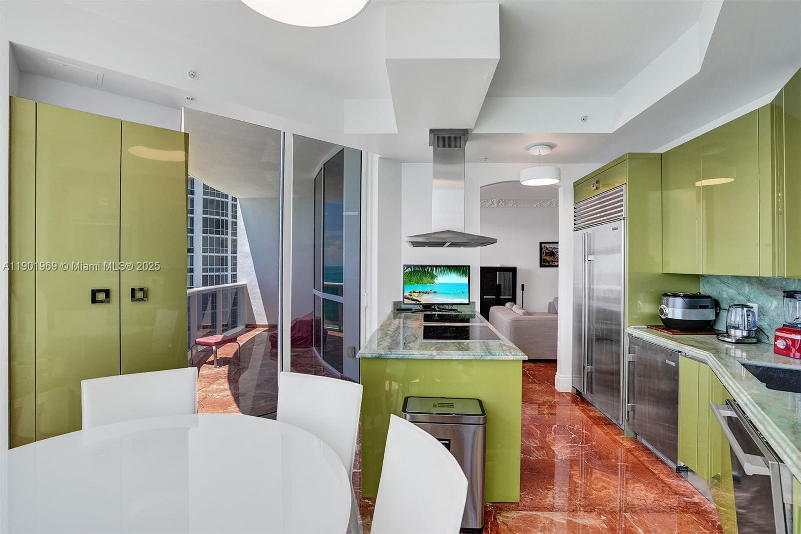 Ver detalles 3809 2 / 3 1722 sq. ft. $ 2025-10-24 0 foto