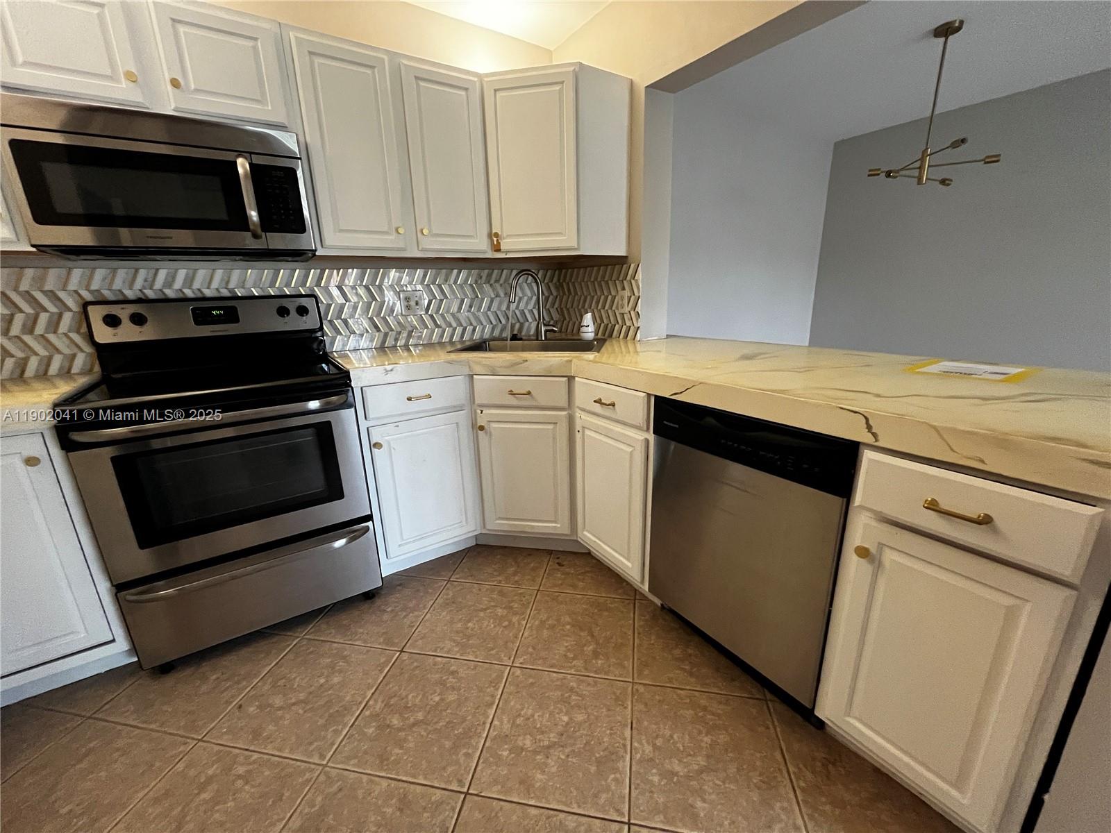 See details A1 2 / 2 1104 sq. ft. $ 2025-10-24 0 Photo