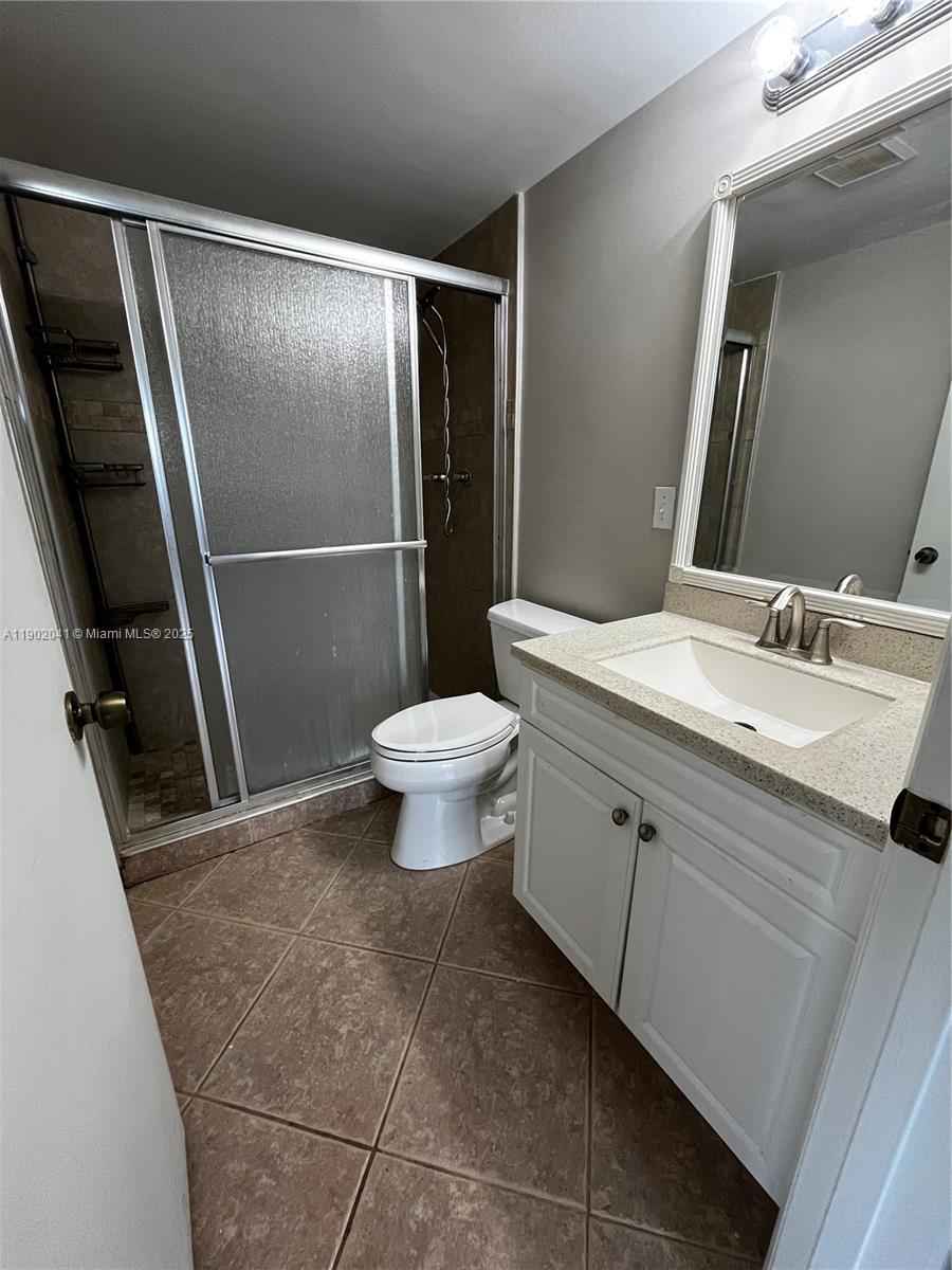 See details A1 2 / 2 1104 sq. ft. $ 2025-10-24 0 Photo