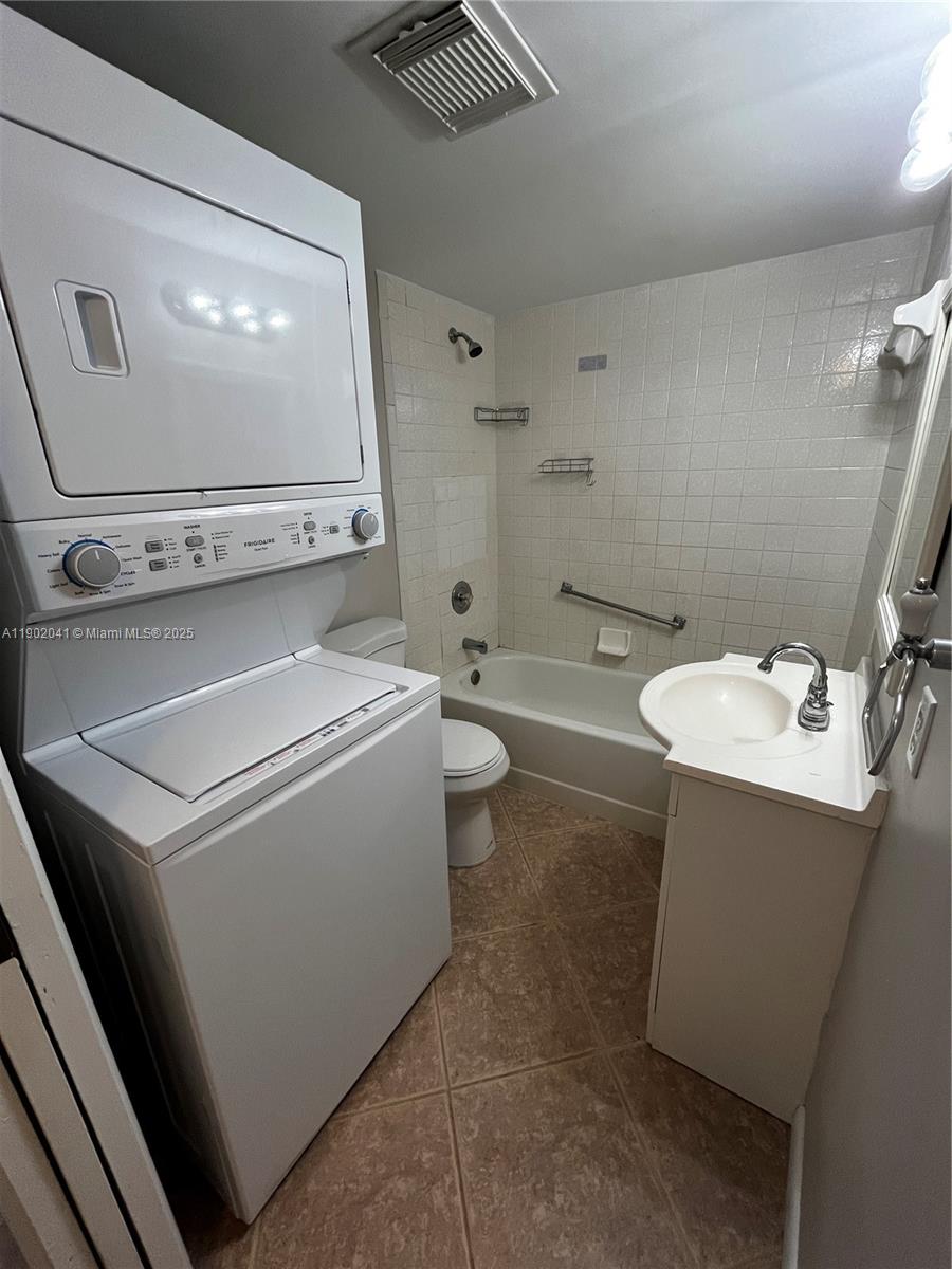 See details A1 2 / 2 1104 sq. ft. $ 2025-10-24 0 Photo