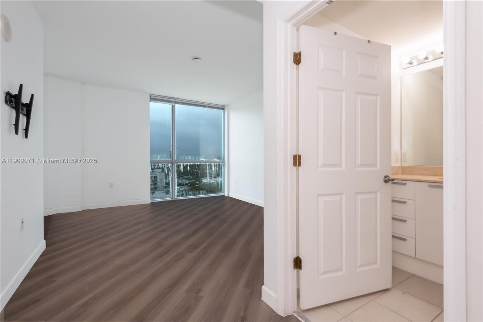 Photo of 140 Dixie Hwy  #827, Hollywood, Florida, 33020 -