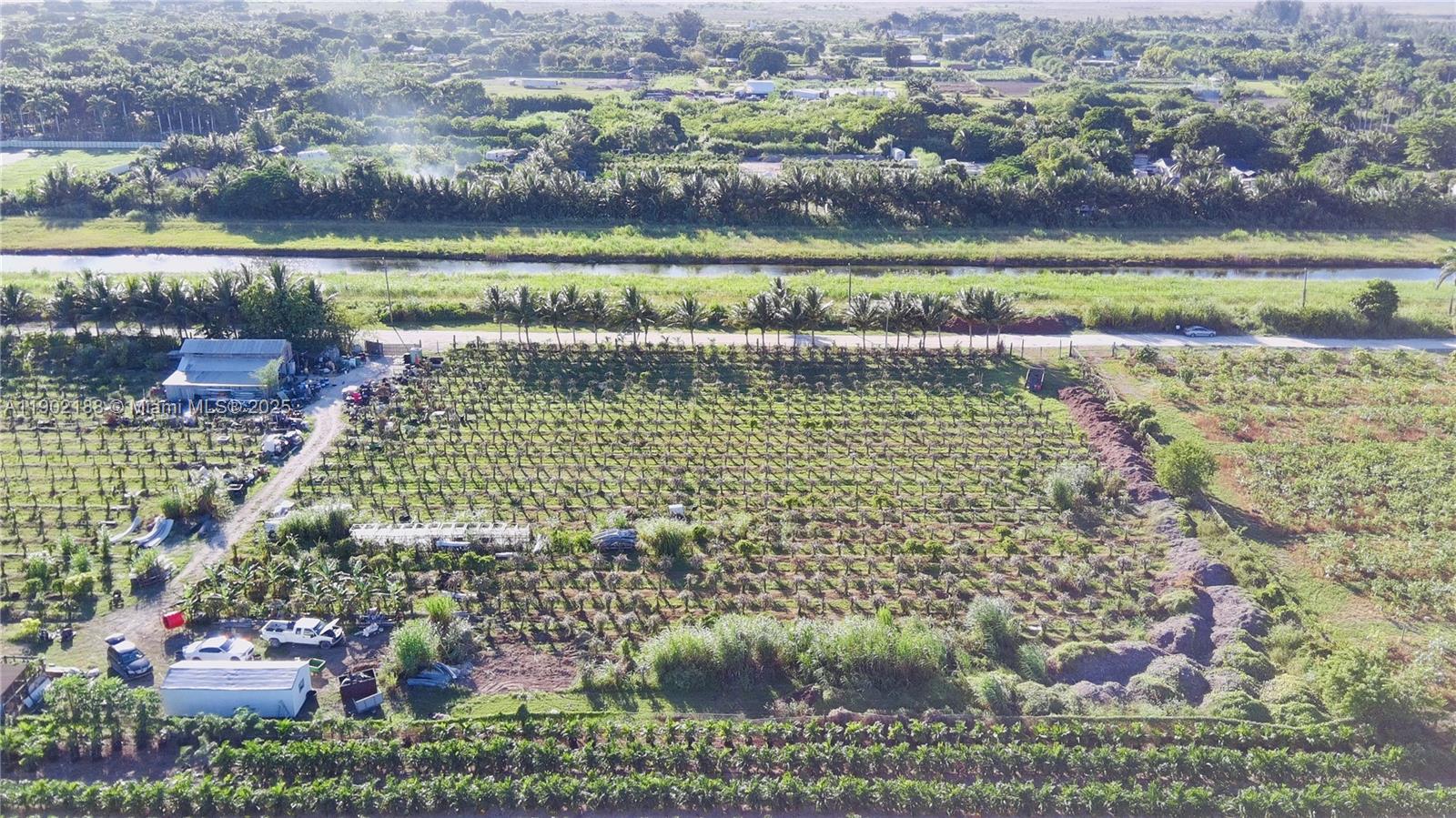 Подробнее   /   кв.футов $ 2025-10-24 0 Фото