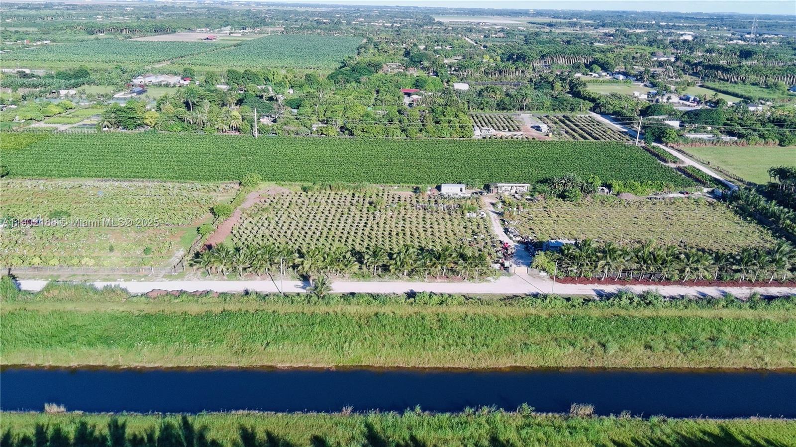 Подробнее   /   кв.футов $ 2025-10-24 0 Фото