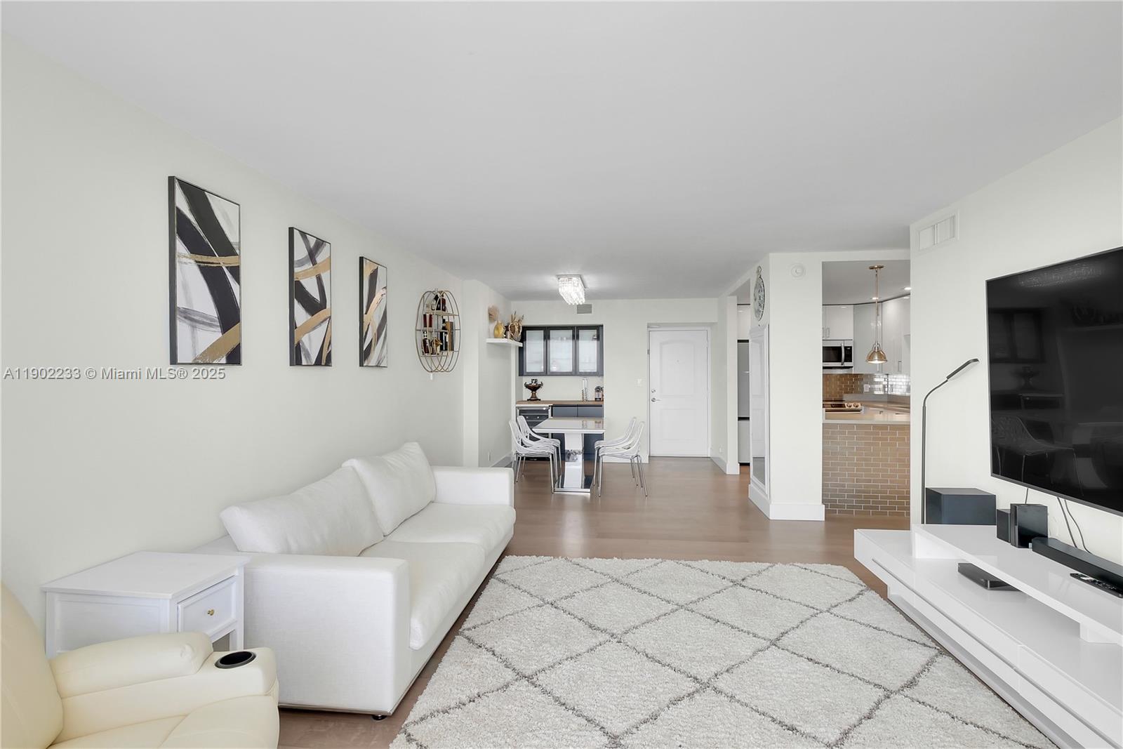 1008 2 / 2 1357 sq. ft. $ 2025-10-24 0 Photo