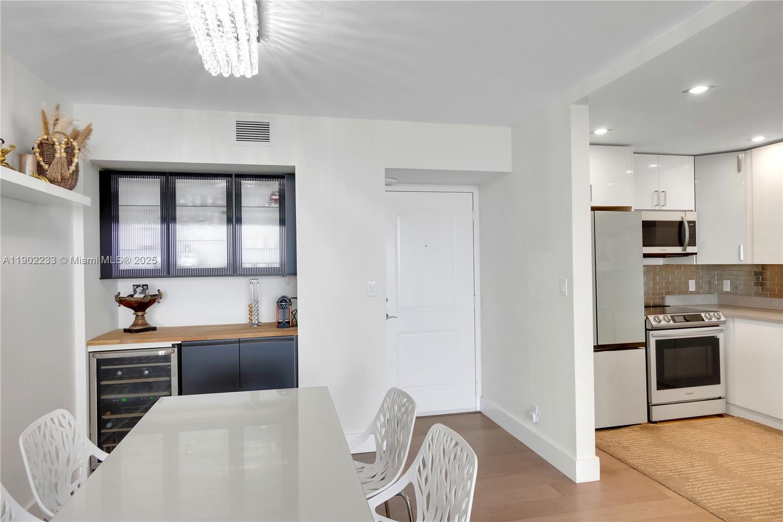 1008 2 / 2 1357 sq. ft. $ 2025-10-24 0 Photo