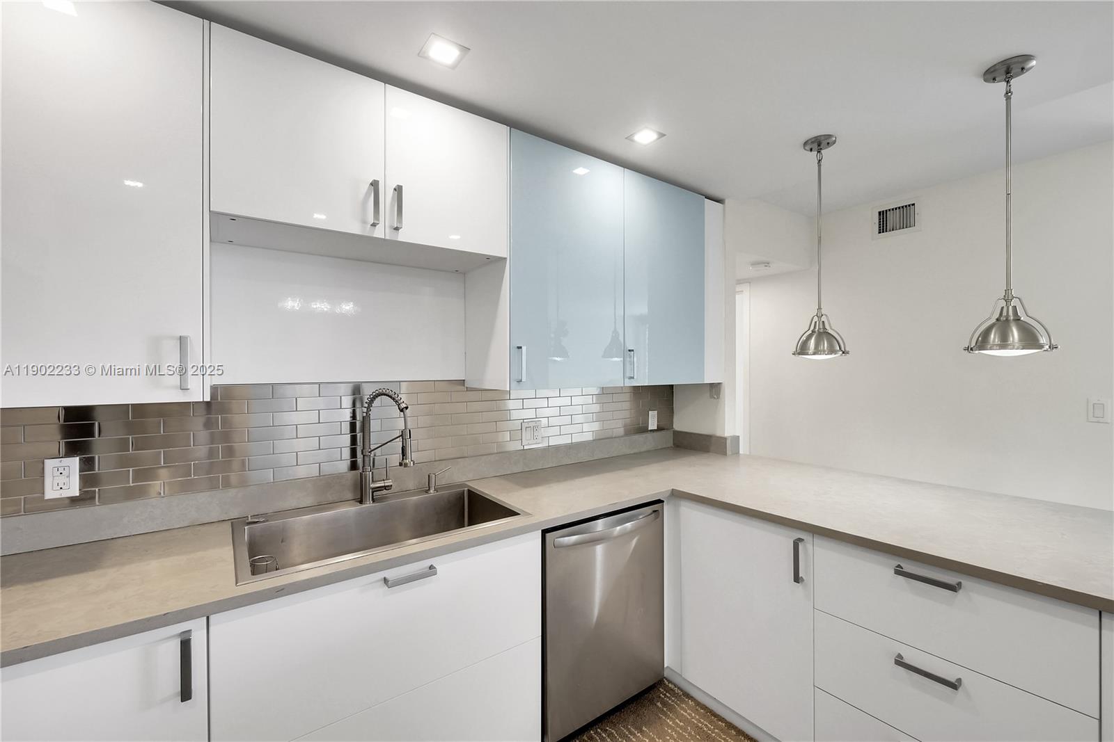 1008 2 / 2 1357 sq. ft. $ 2025-10-24 0 Photo