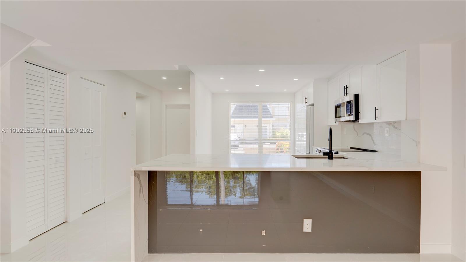 Photo of 933 24th Ave  (933), Hallandale Beach, Florida, 33009 - 