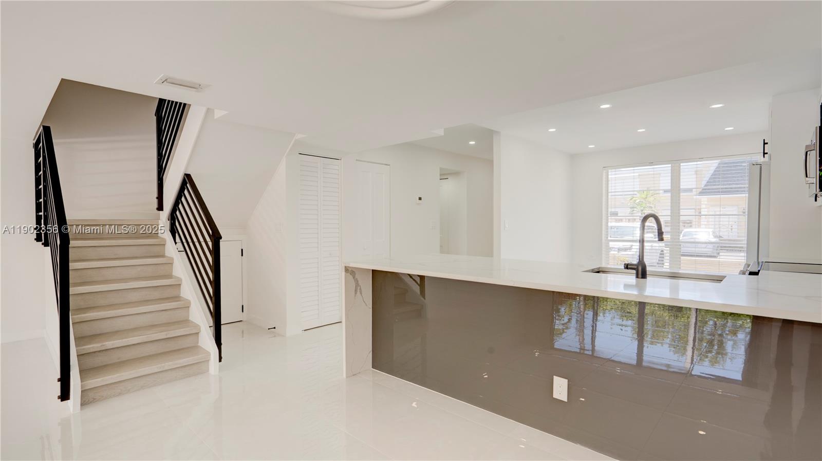 Photo of 933 24th Ave  (933), Hallandale Beach, Florida, 33009 - 