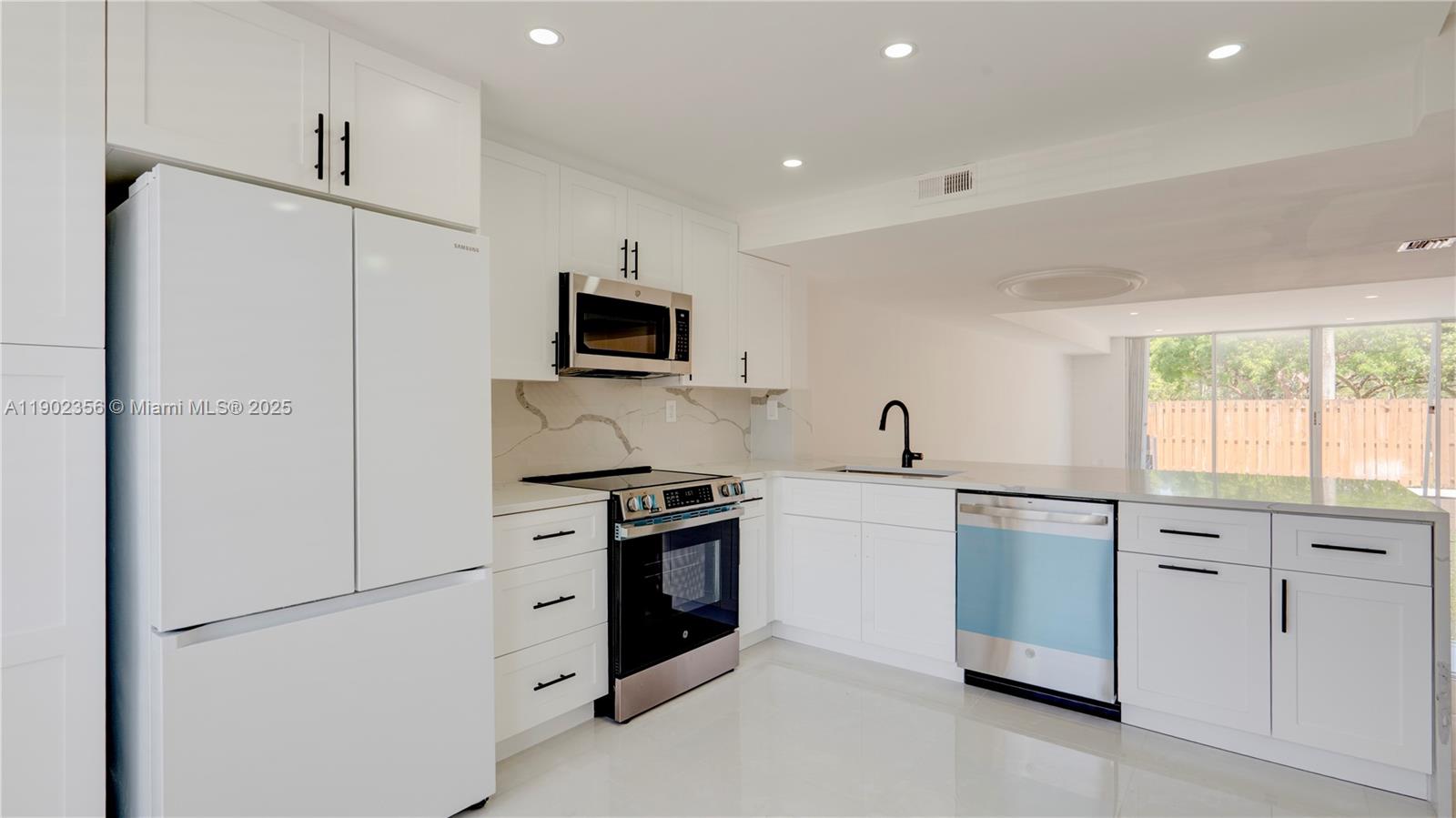 Photo of 933 24th Ave  (933), Hallandale Beach, Florida, 33009 - 