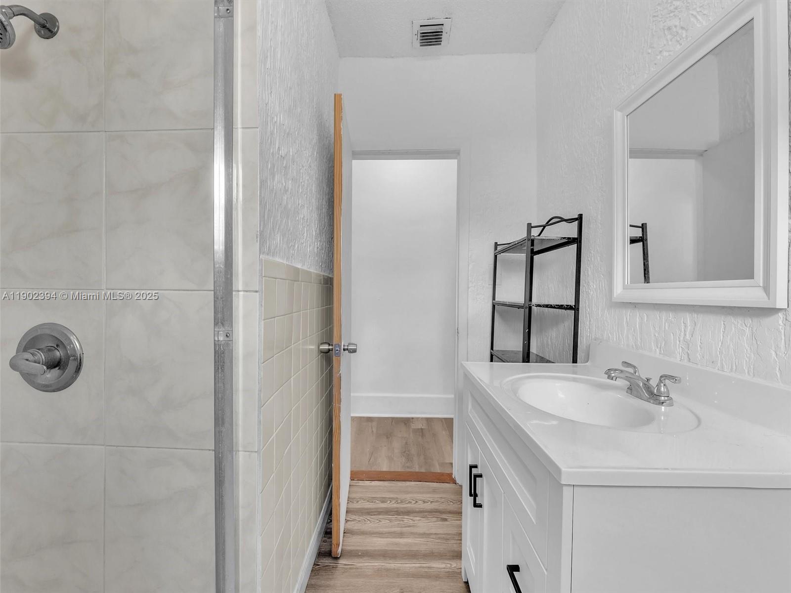 Ver detalles   /   sq. ft. $ 2025-10-24 0 foto