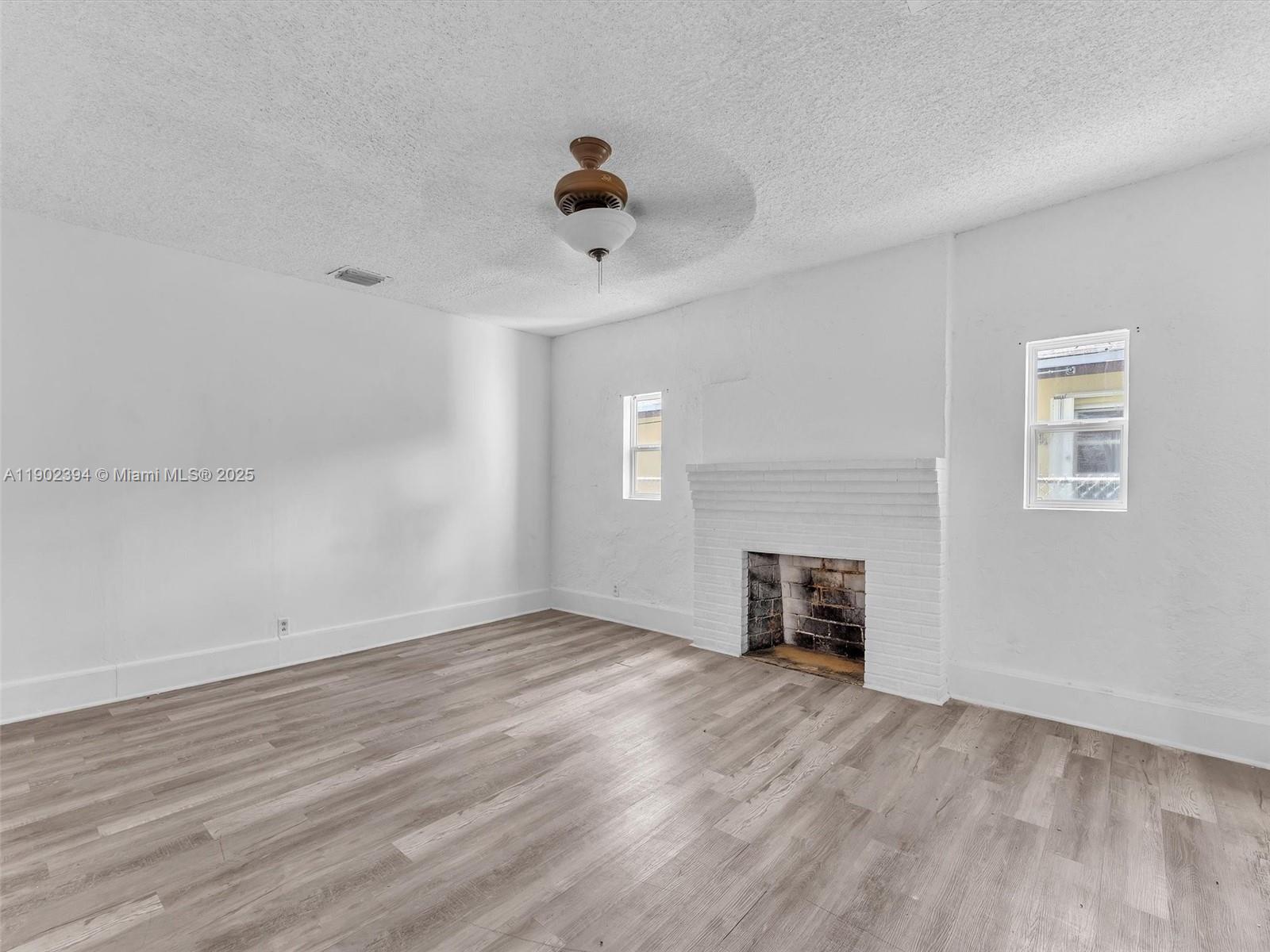 Ver detalles   /   sq. ft. $ 2025-10-24 0 foto