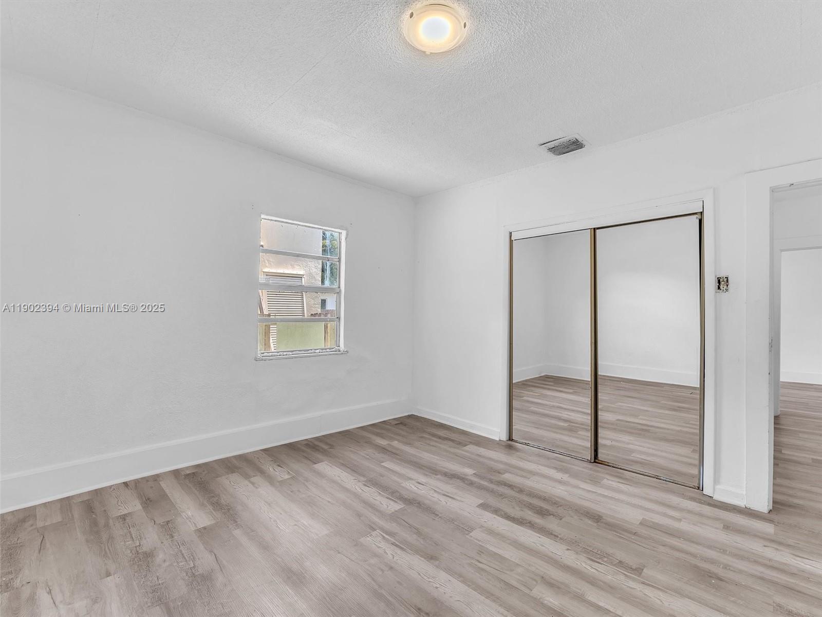 Ver detalles   /   sq. ft. $ 2025-10-24 0 foto