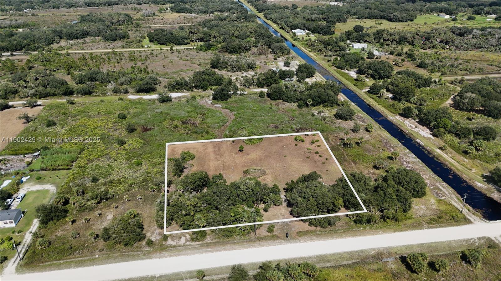 See details   /   sq. ft. $ 2025-10-24 0 Photo