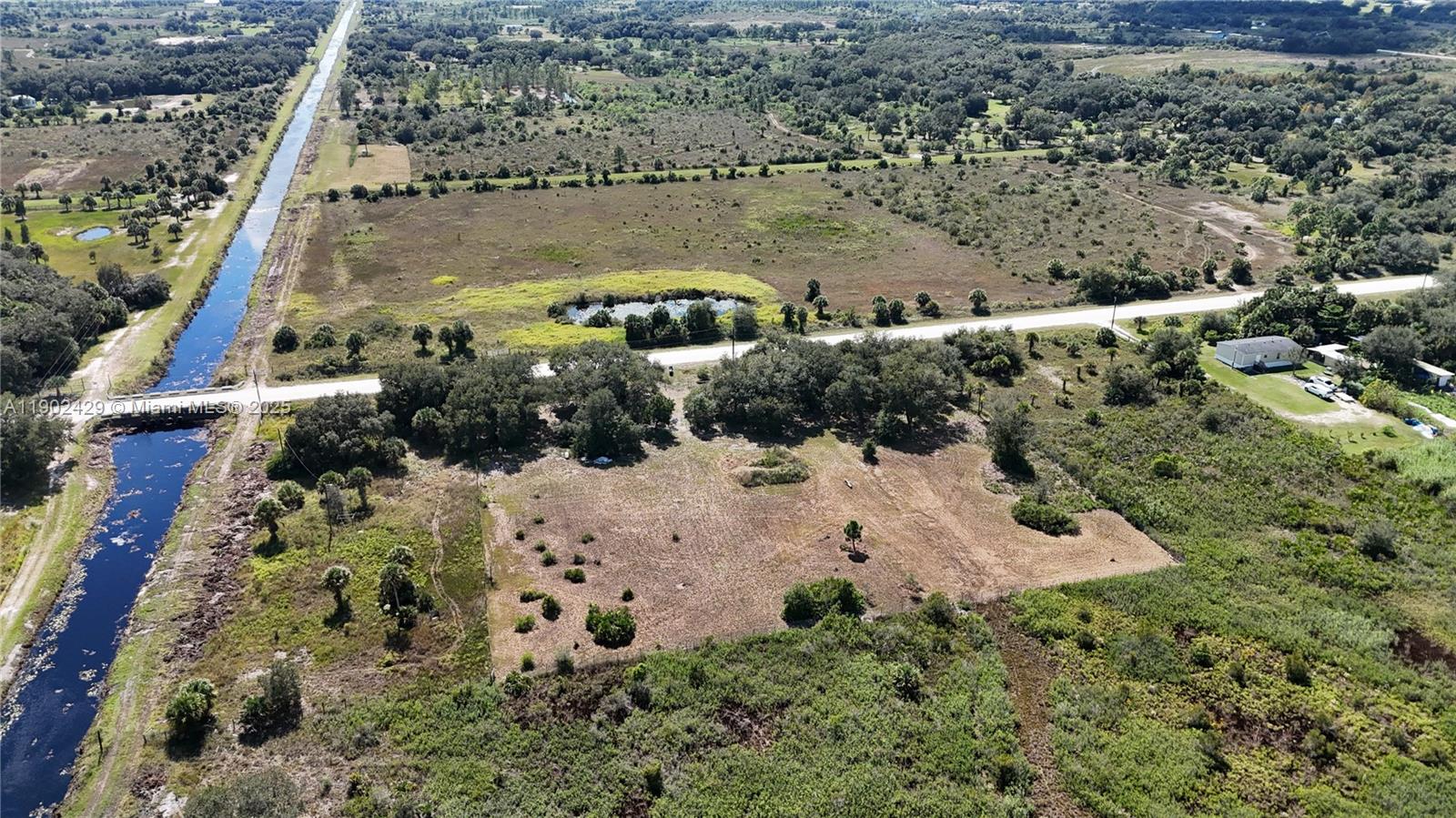   /   sq. ft. $ 2025-10-24 0 foto