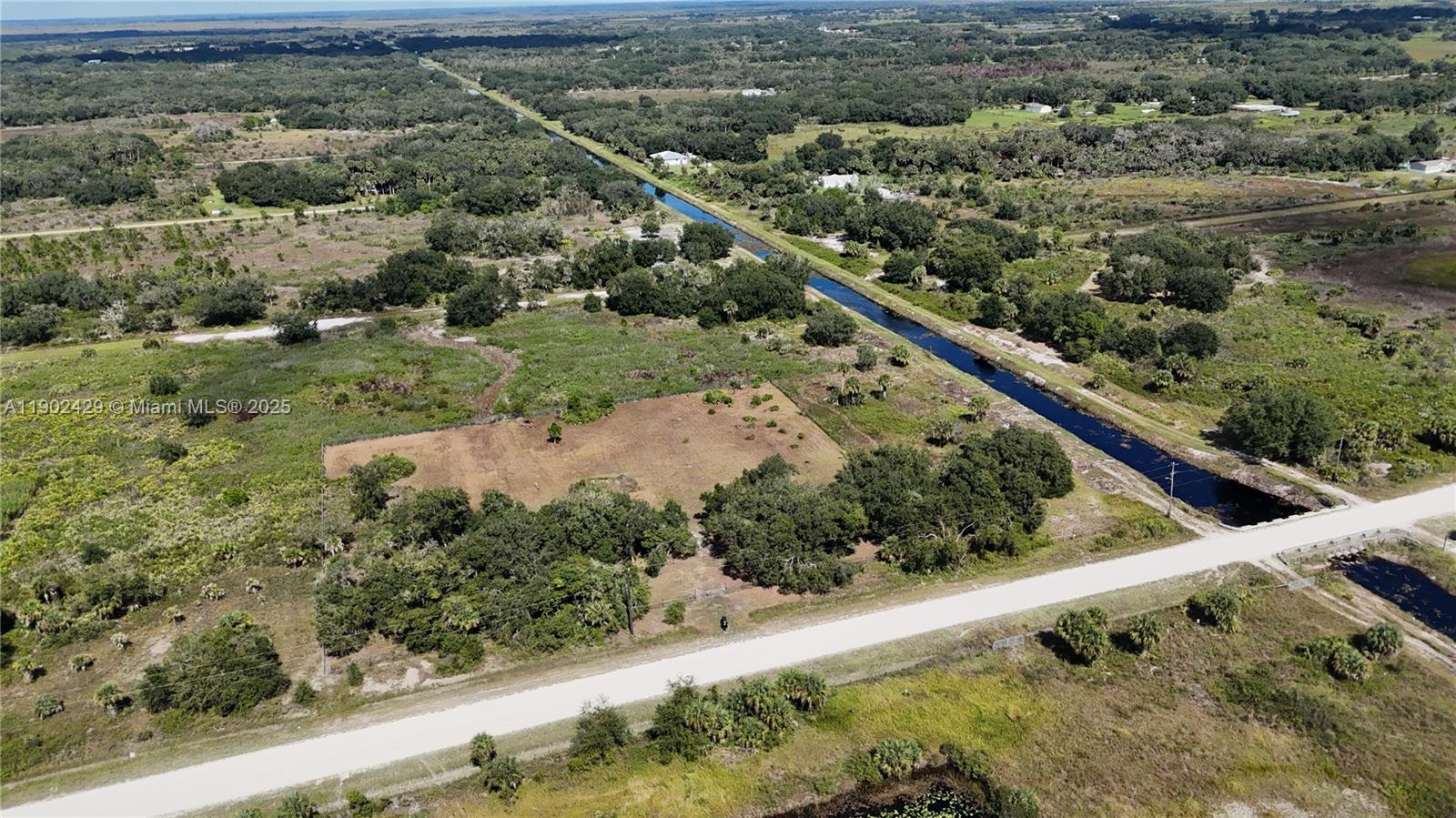   /   sq. ft. $ 2025-10-24 0 foto