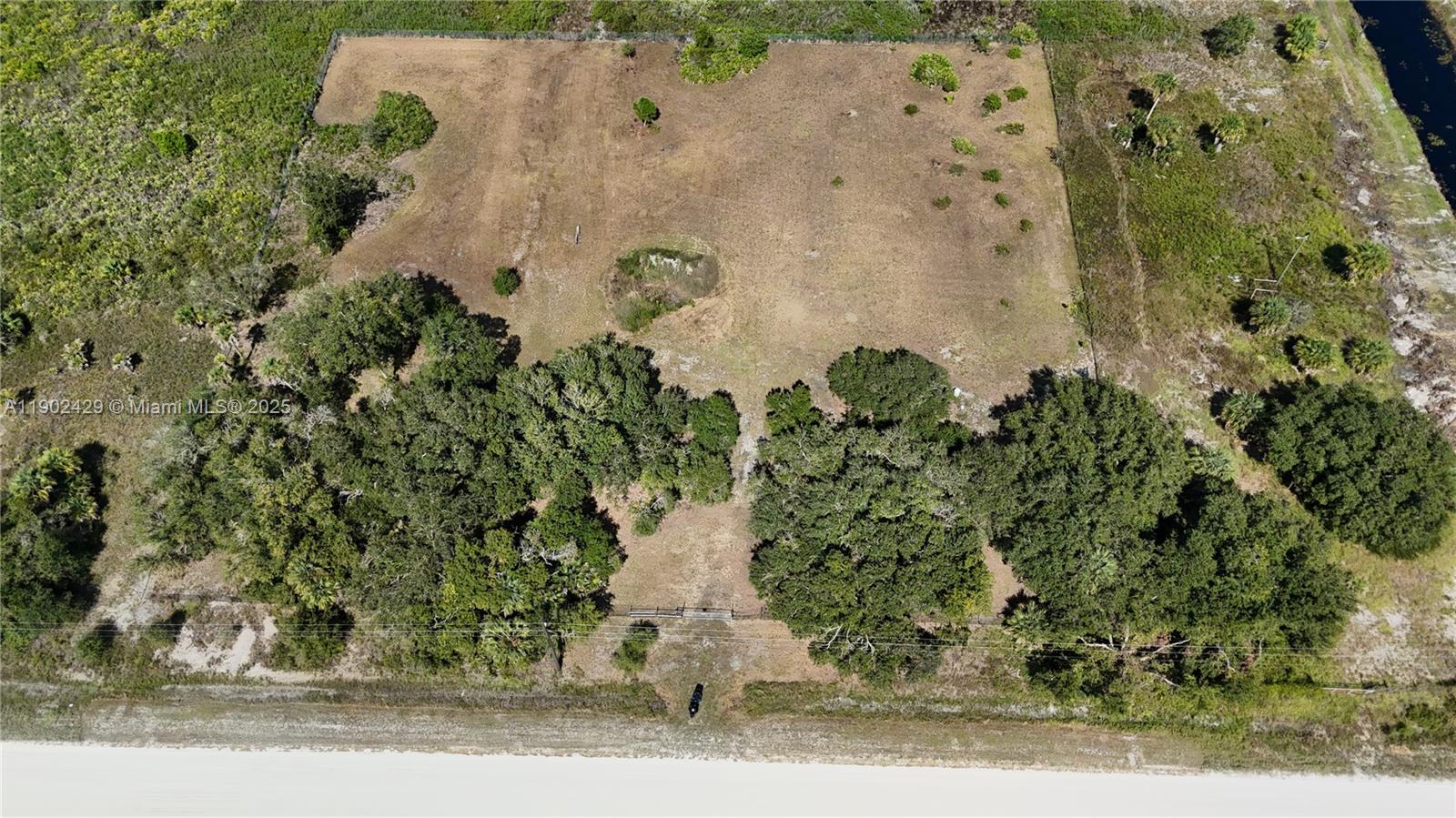   /   sq. ft. $ 2025-10-24 0 foto