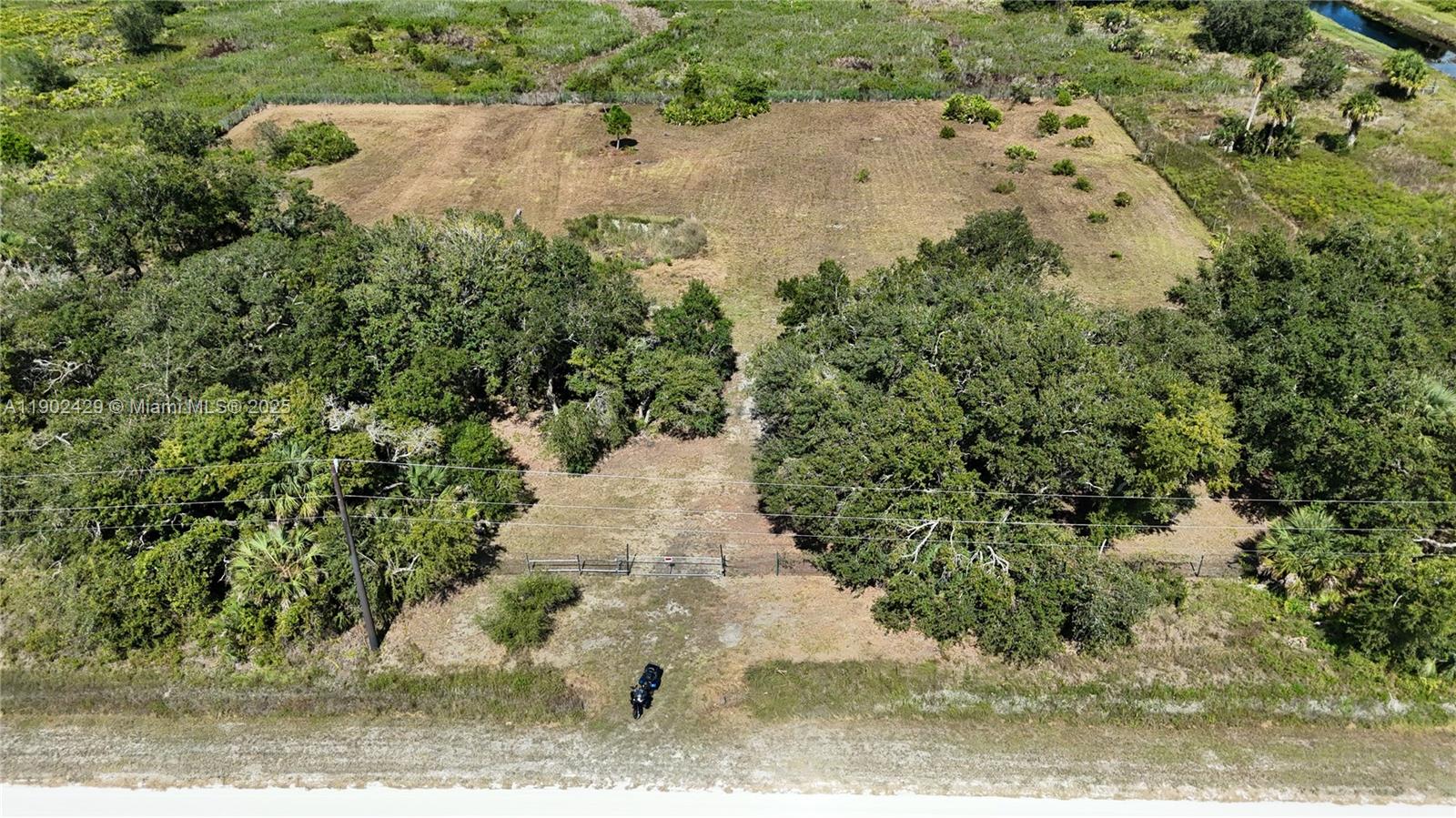   /   sq. ft. $ 2025-10-24 0 foto