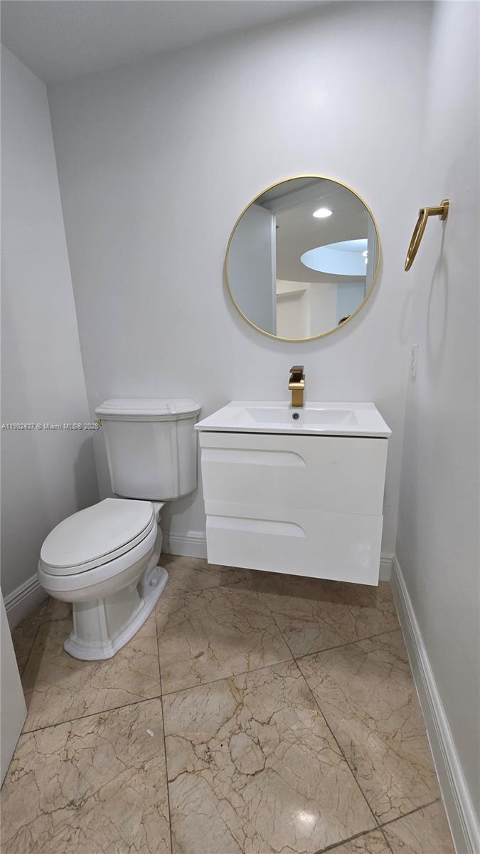 Photo of 19333 Collins Ave #909, Sunny Isles Beach, Florida, 33160 - Visitors bathroom