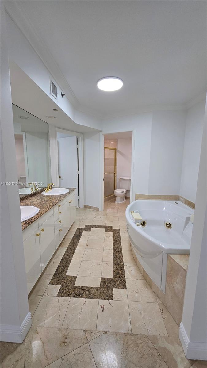 Photo of 19333 Collins Ave #909, Sunny Isles Beach, Florida, 33160 - Master bedroom