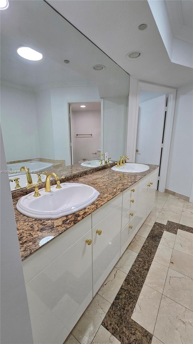 Photo of 19333 Collins Ave #909, Sunny Isles Beach, Florida, 33160 - Master bedroom